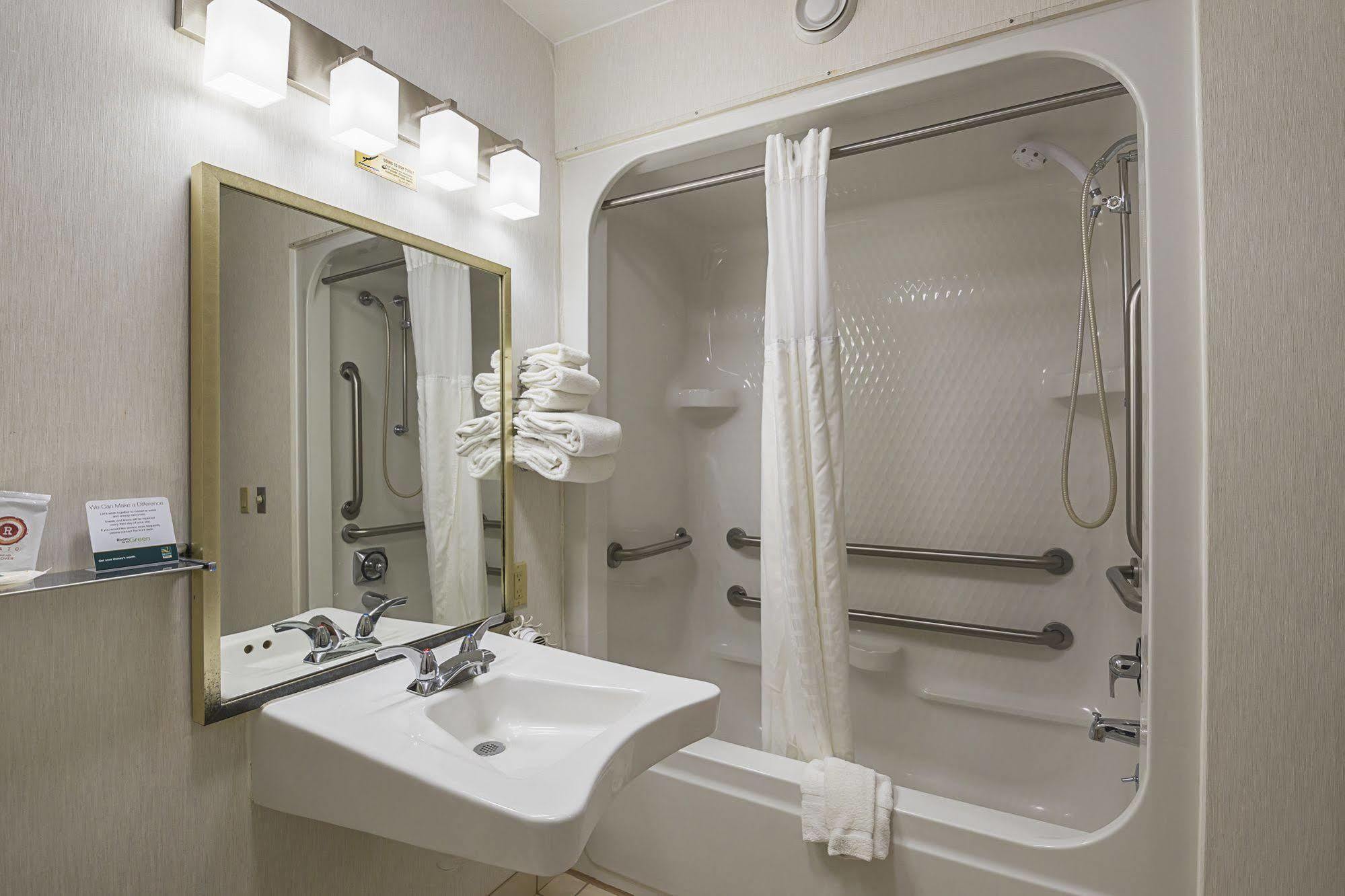 Quality Inn Waverly Esterno foto