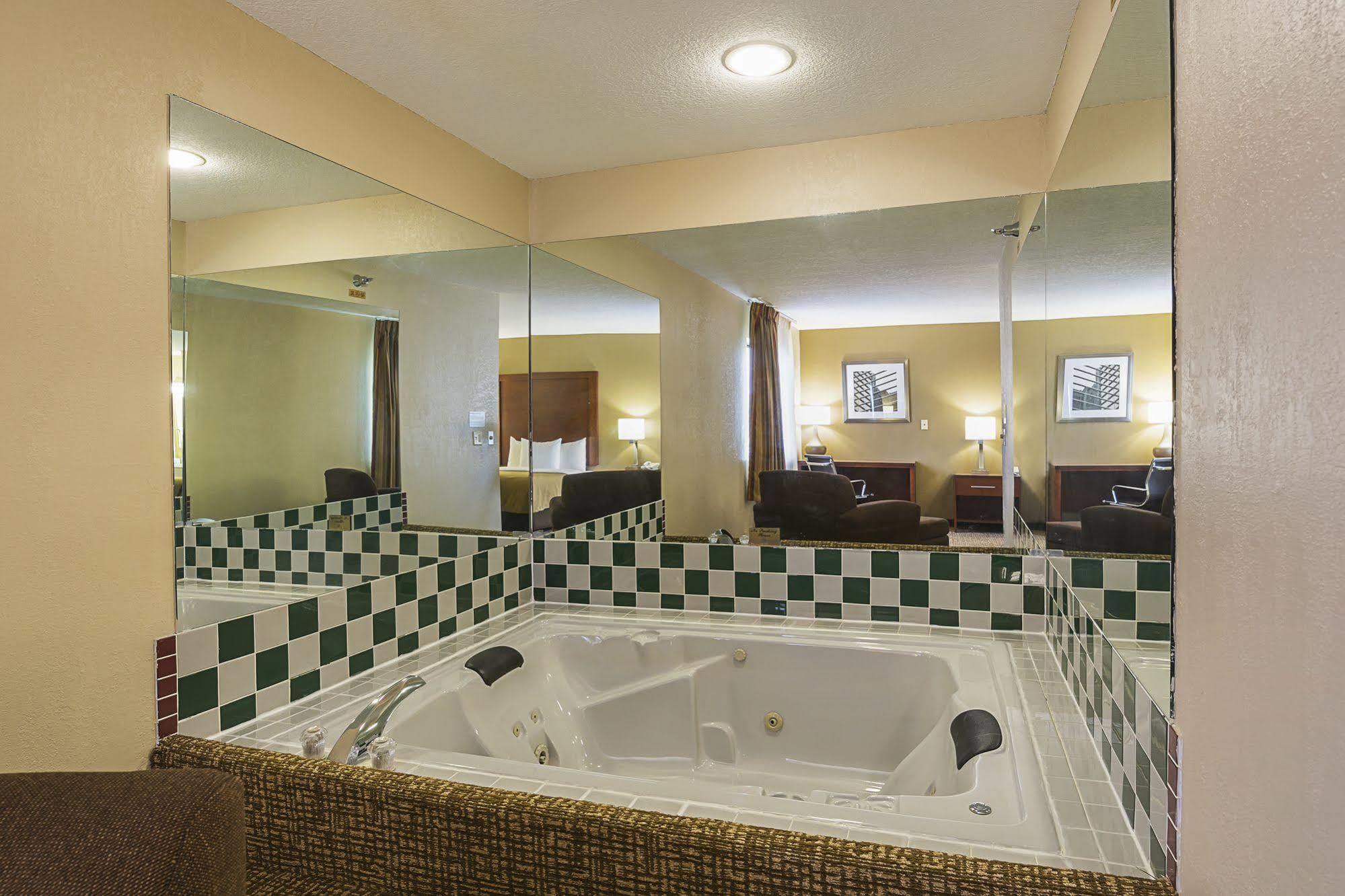 Quality Inn Waverly Esterno foto