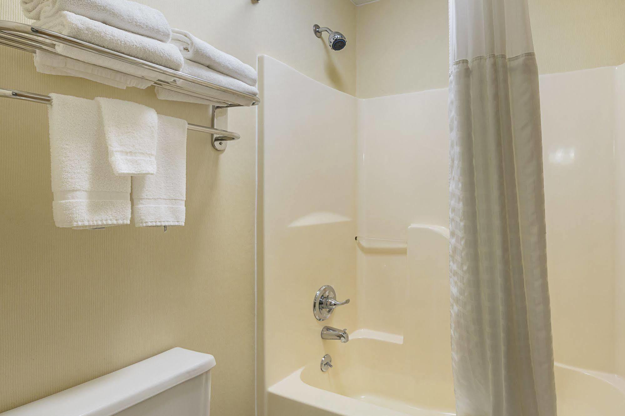 Quality Inn Waverly Esterno foto