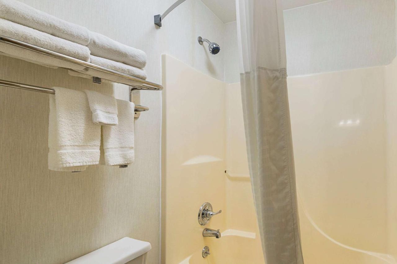 Quality Inn Waverly Esterno foto