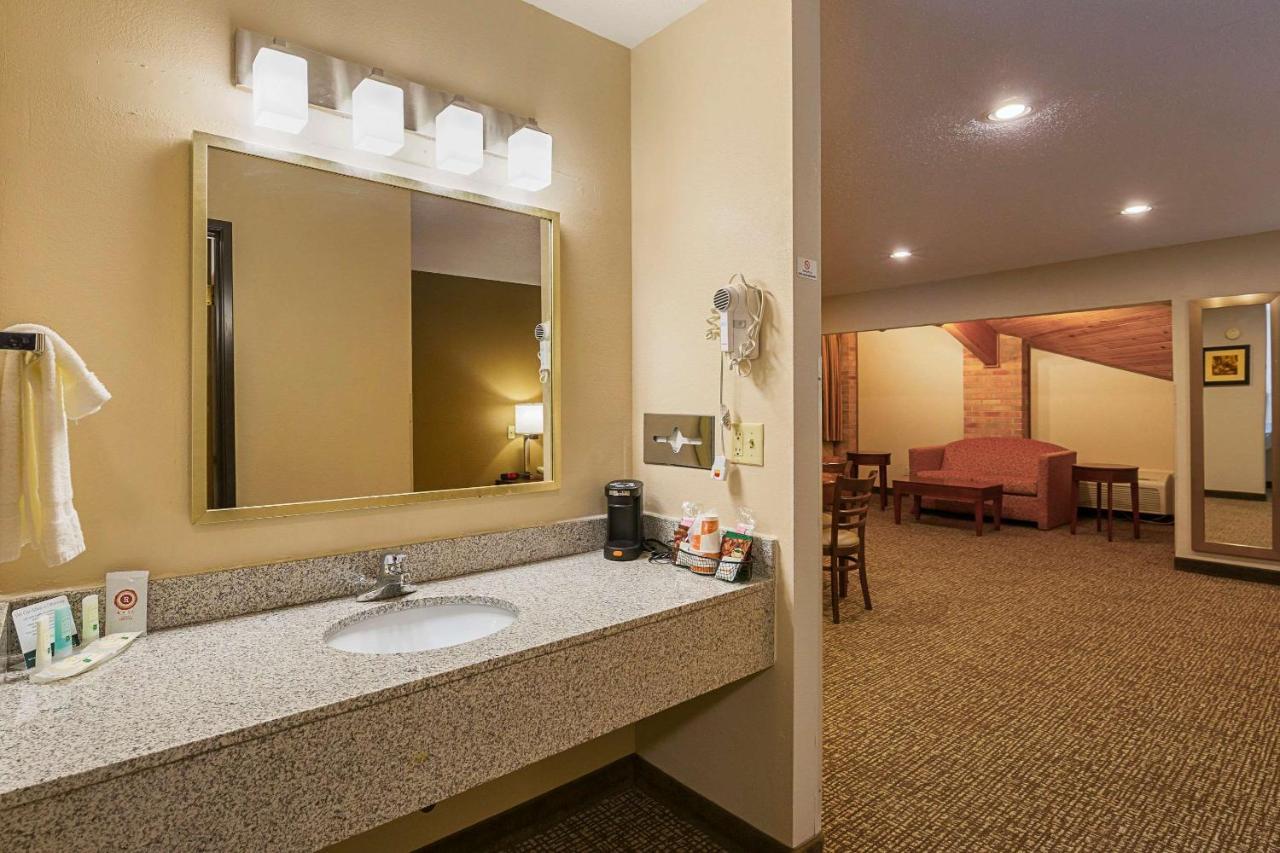 Quality Inn Waverly Esterno foto